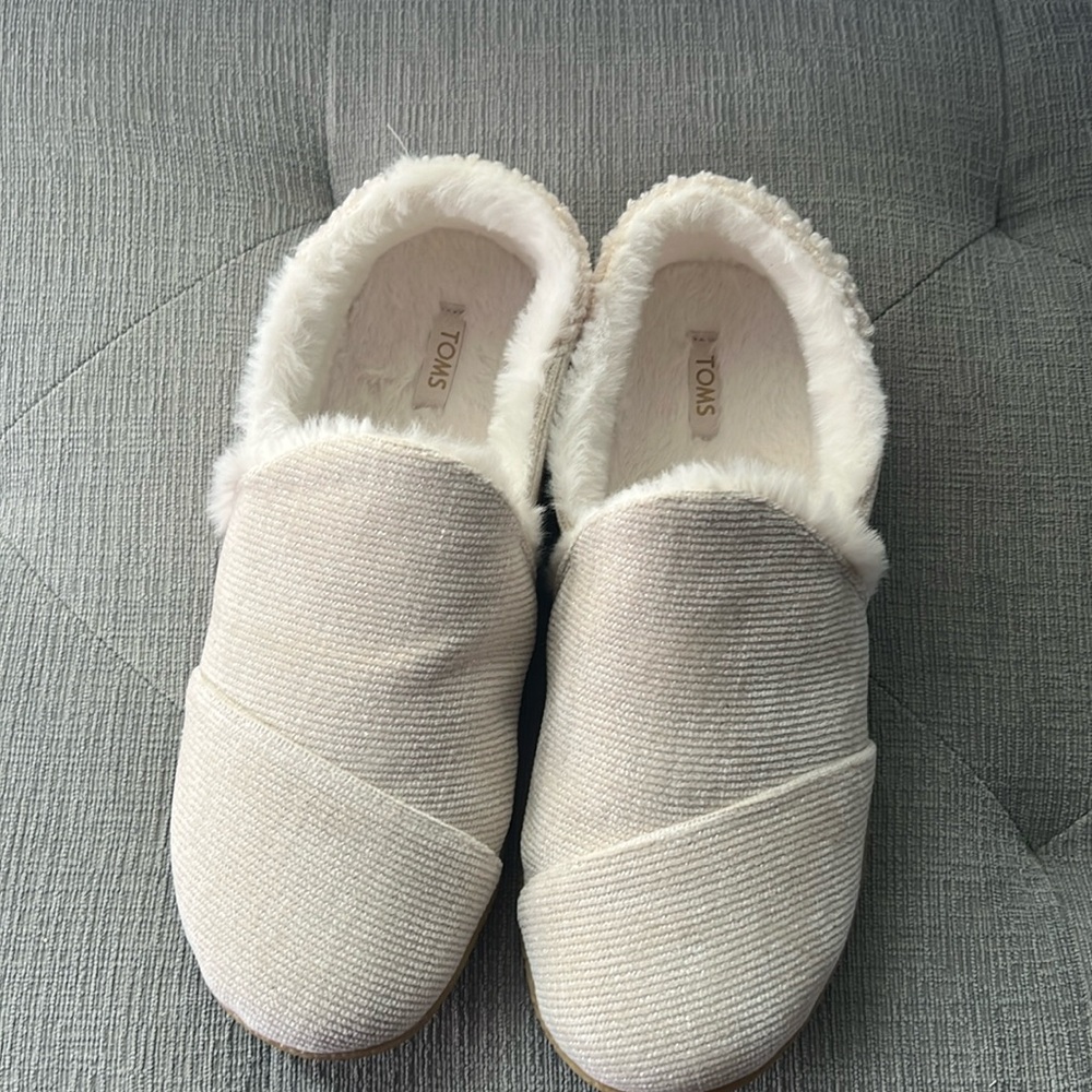 Tom’s House Shoes